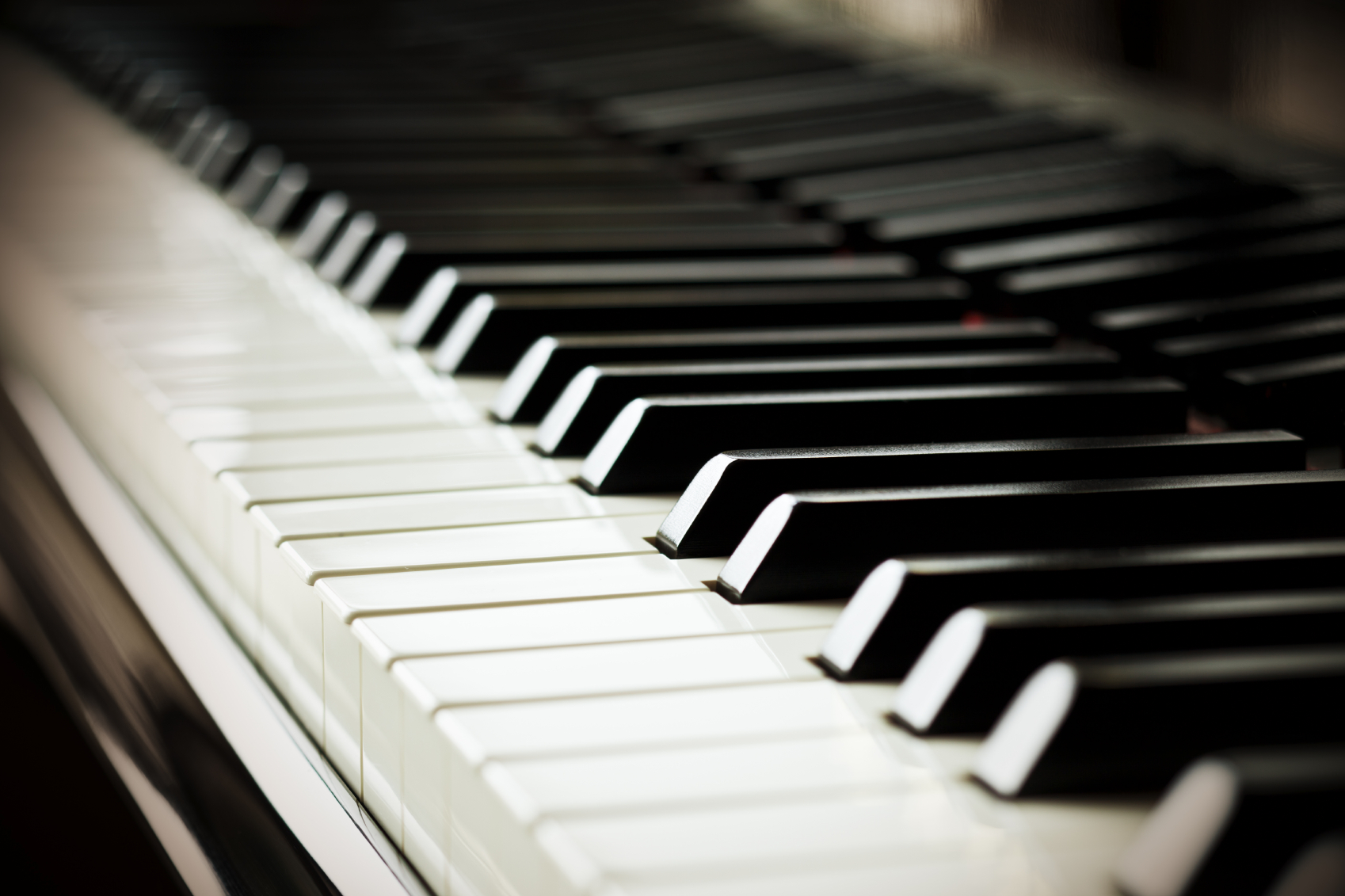 Acordes De Aprendizado De Piano Em Casa Tocando Teclado Digital